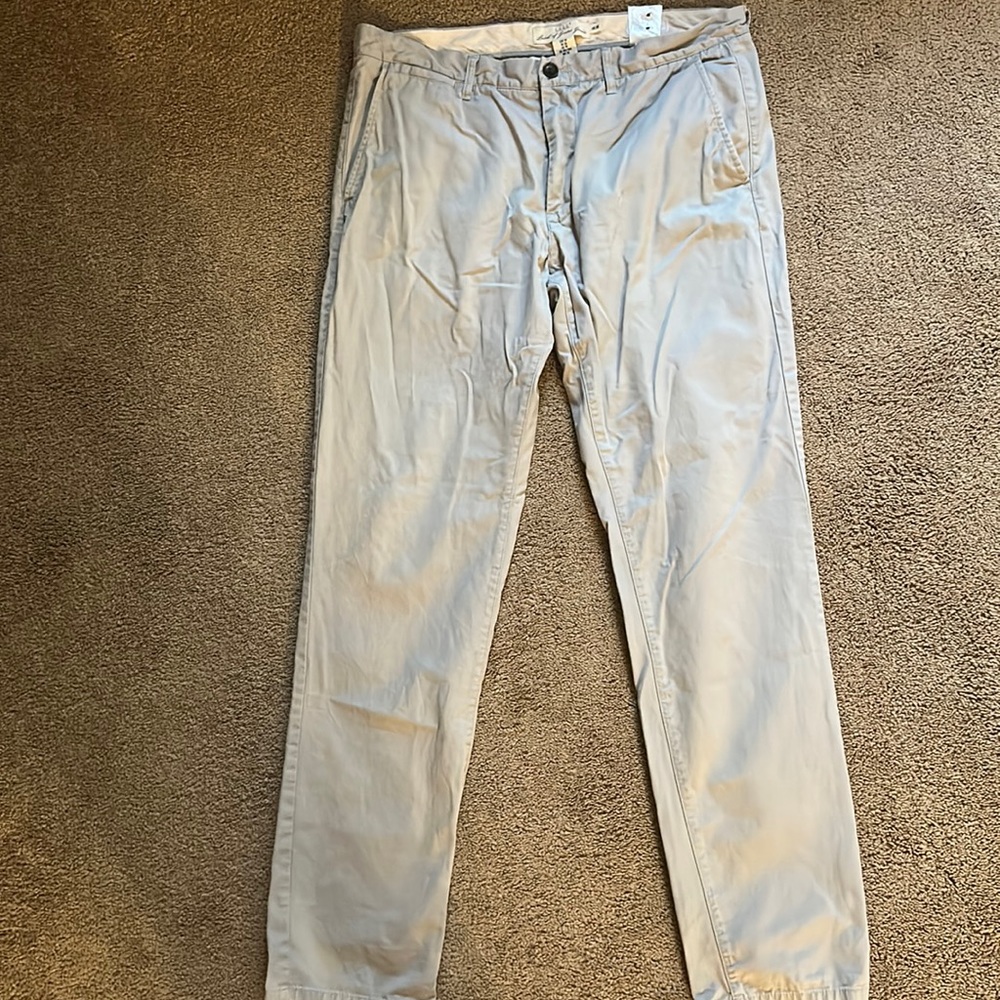 H&M Men”s Chino Pant - Slim Fit.